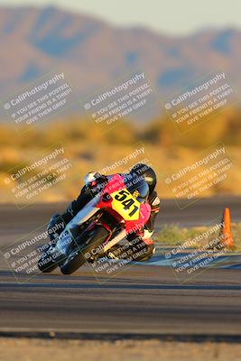 media/Jan-21-2023-CVMA (Sat) [[b9eef8ba1f]]/Race 13 500 Supersport-350 Supersport/